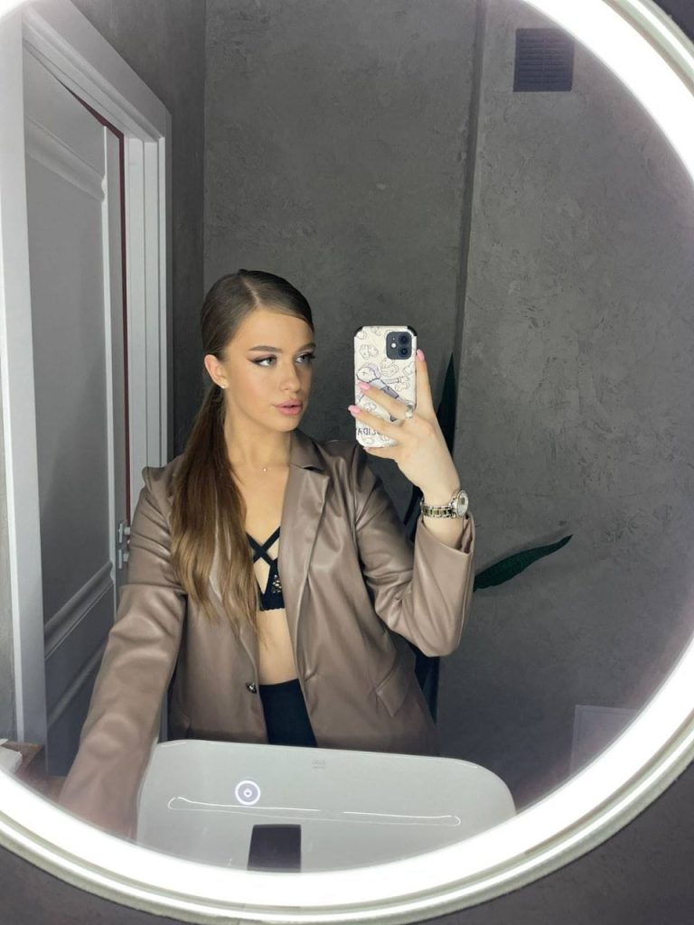 Портрет Амилина — VIP девушка из центра Киева