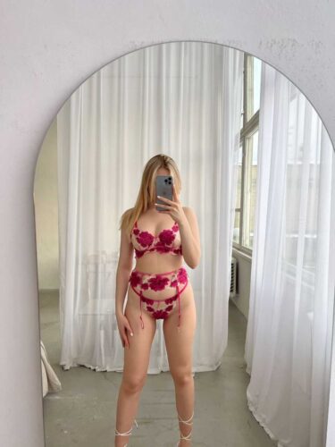 Портрет Эмма — ночной эскорт из центра Киева